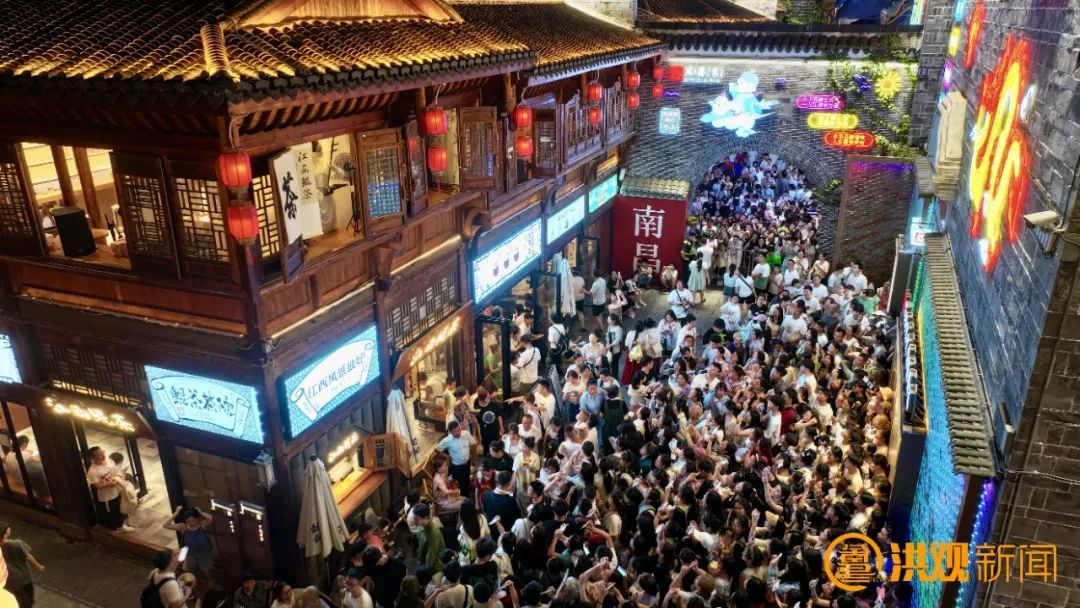 南昌万寿宫，“火出圈”背后藏着怎样的“绣花功”？
