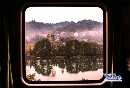 坐中国高铁看山河入画