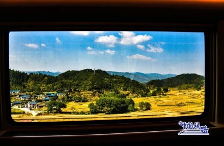 坐中国高铁看山河入画