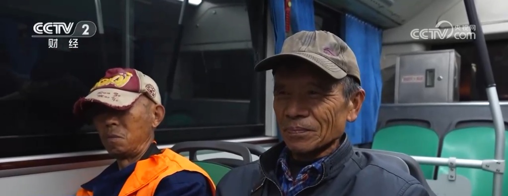 惠农助农“卖菜公交”暖人心 送来满城“烟火气” 惠农助农“卖菜公交”暖人心 送来满城“烟火气”