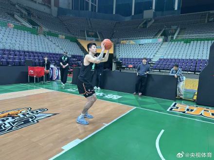 17折+深蹲满分！张镇麟通过CBA体测