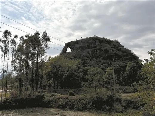 “象鼻山一家五口”火了！打卡新方式→