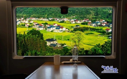 坐中国高铁看山河入画