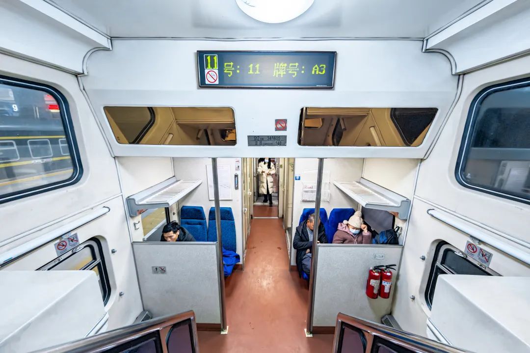 爆火双层列车,限时上线运行! 爆火双层列车,限时上线运行!