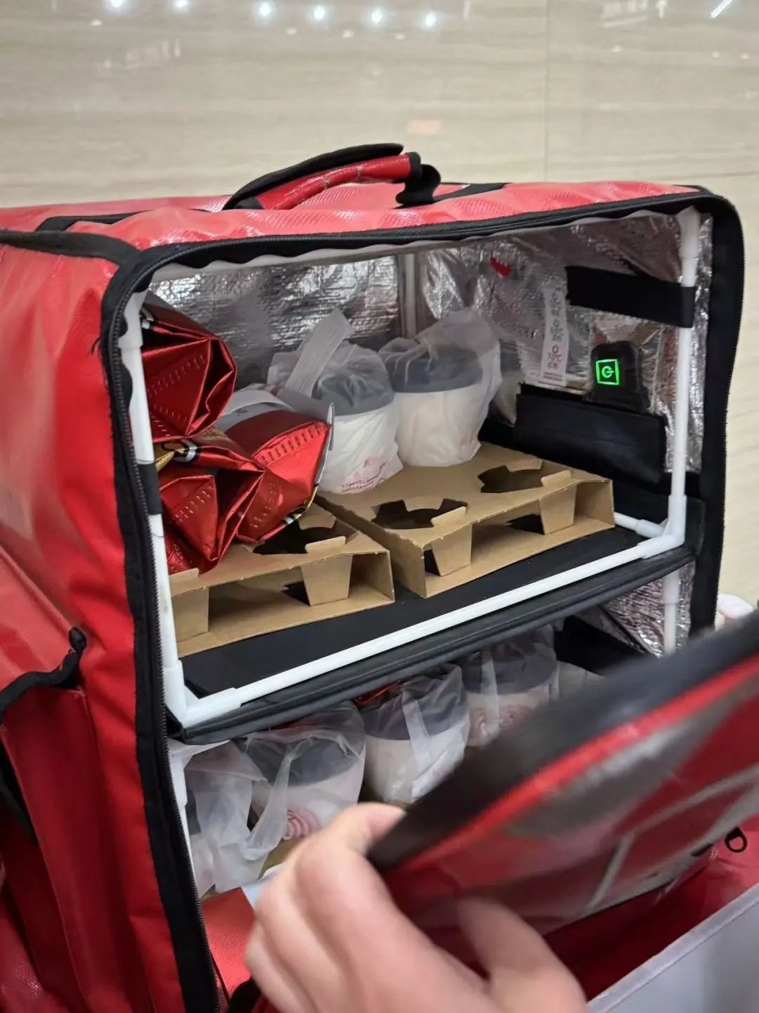 早餐车、共享充电宝、寄存柜……北京的地铁站越来越全面了