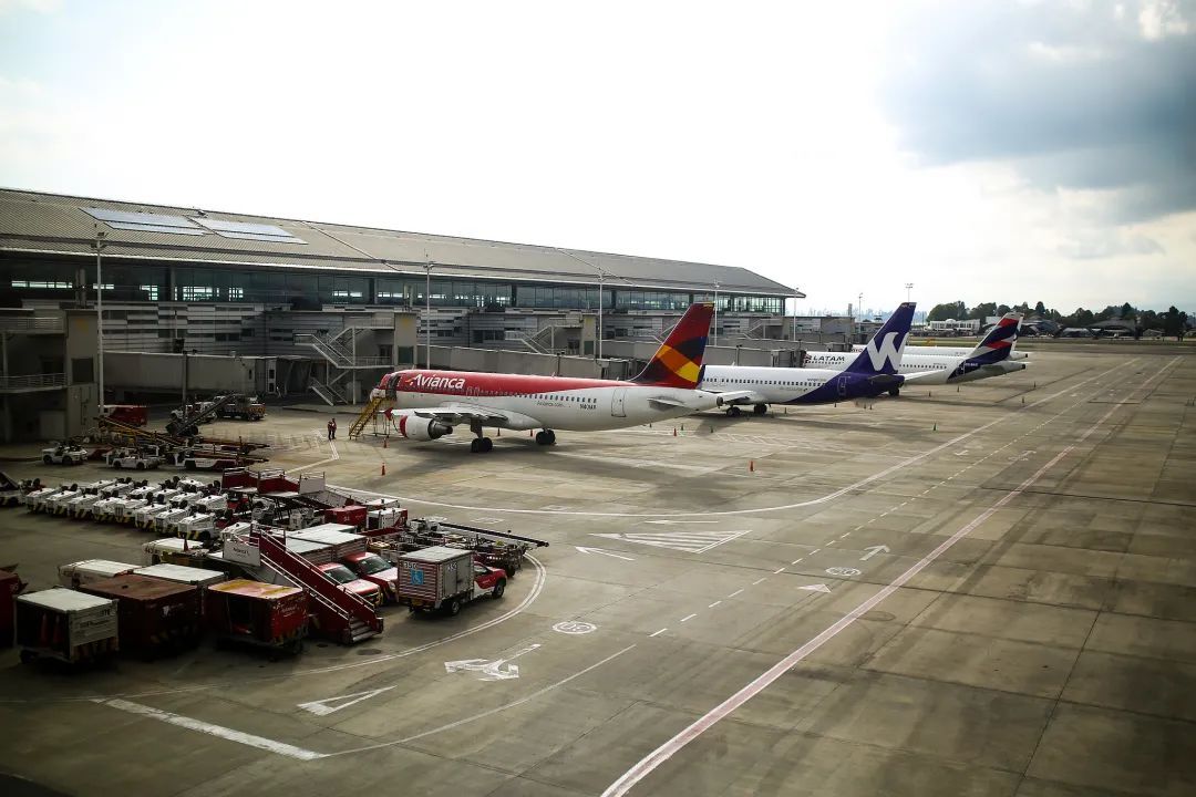 震惊！哥伦比亚一机库发现约2万具尸体？最新消息……