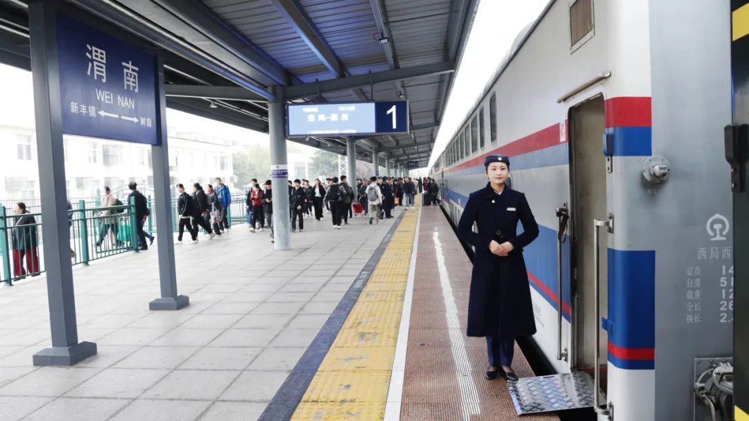 爆火双层列车,限时上线运行! 爆火双层列车,限时上线运行!