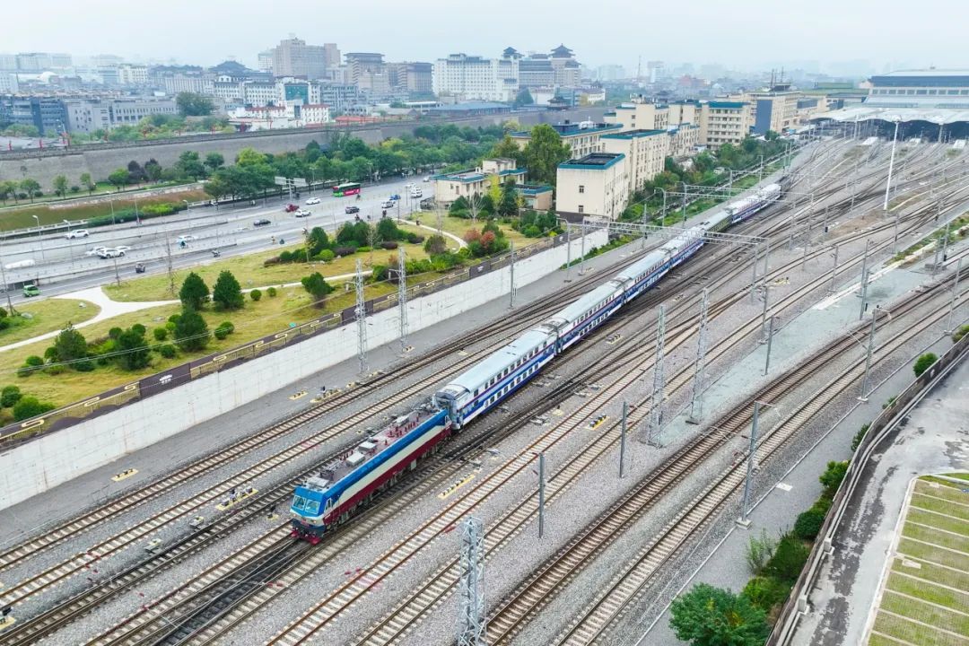 爆火双层列车,限时上线运行! 爆火双层列车,限时上线运行!