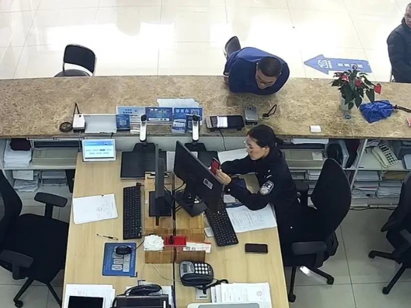 “原来我和妈妈长得这么像!我也是有妈妈的孩子了……” “原来我和妈妈长得这么像!我也是有妈妈的孩子了……”