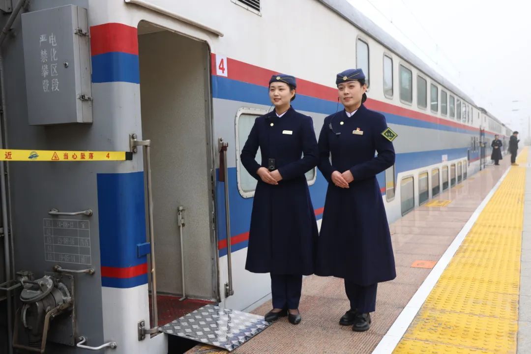 爆火双层列车,限时上线运行! 爆火双层列车,限时上线运行!