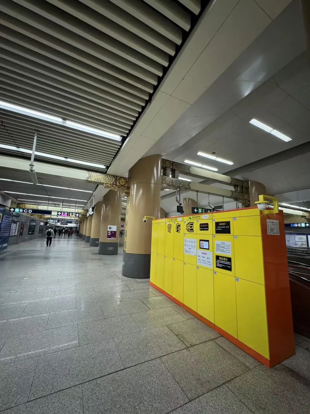 早餐车、共享充电宝、寄存柜……北京的地铁站越来越全面了