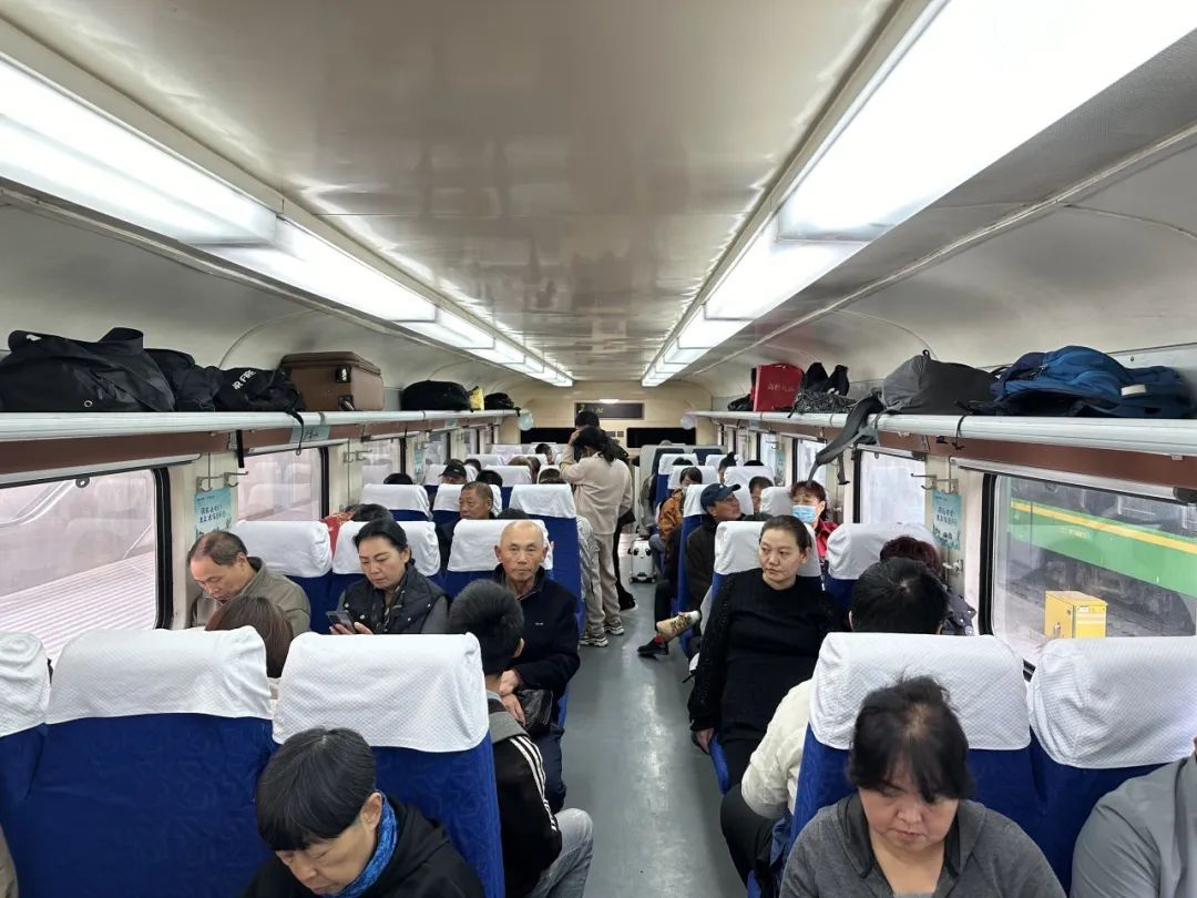 爆火双层列车,限时上线运行! 爆火双层列车,限时上线运行!