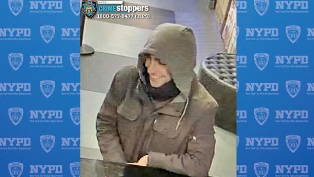 面露笑容?枪杀美国医保巨头高管嫌疑人全脸照公布 面露笑容?枪杀美国医保巨头高管嫌疑人全脸照公布