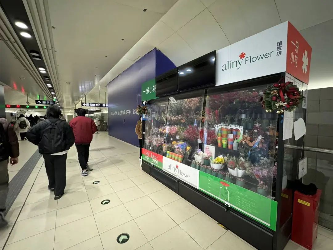 早餐车、共享充电宝、寄存柜……北京的地铁站越来越全面了