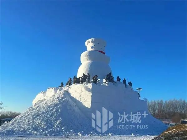 全网关注!哈尔滨第一个大雪人即将“C位出道”! 全网关注!哈尔滨第一个大雪人即将“C位出道”!