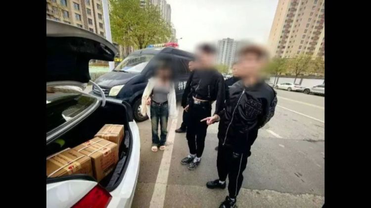 呼和浩特三名年轻男女深夜潜入地库“搬走”万元茅台酒，警方调查开锁工具不一般……