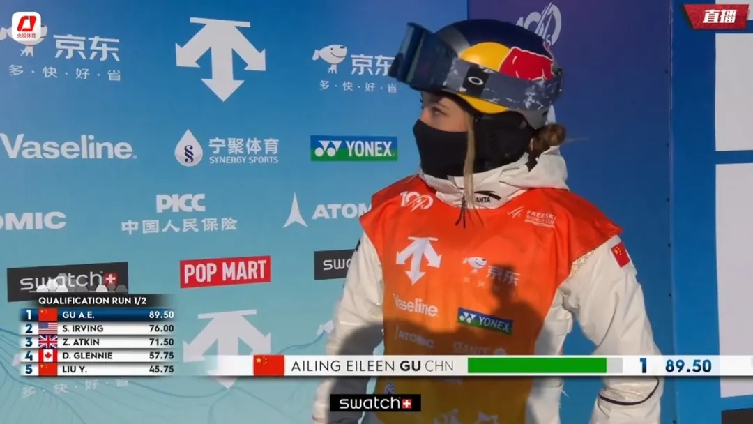 谷爱凌夺冠！第一跳失误摔倒