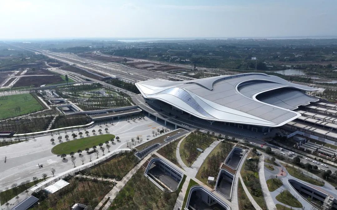 明日开通!荆荆高铁来了 明日开通!荆荆高铁来了