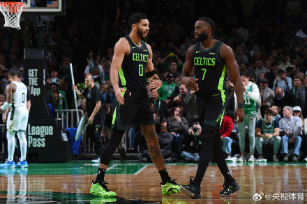 “字母表”空砍61分 凯尔特人险胜雄鹿 “字母表”空砍61分 凯尔特人险胜雄鹿