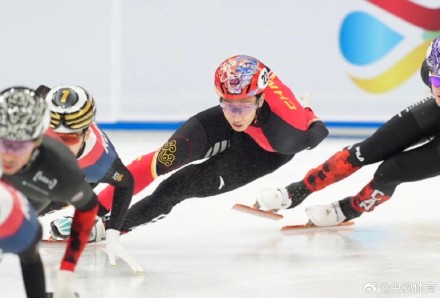 短道速滑世界巡回赛 孙龙斩获1500米铜牌