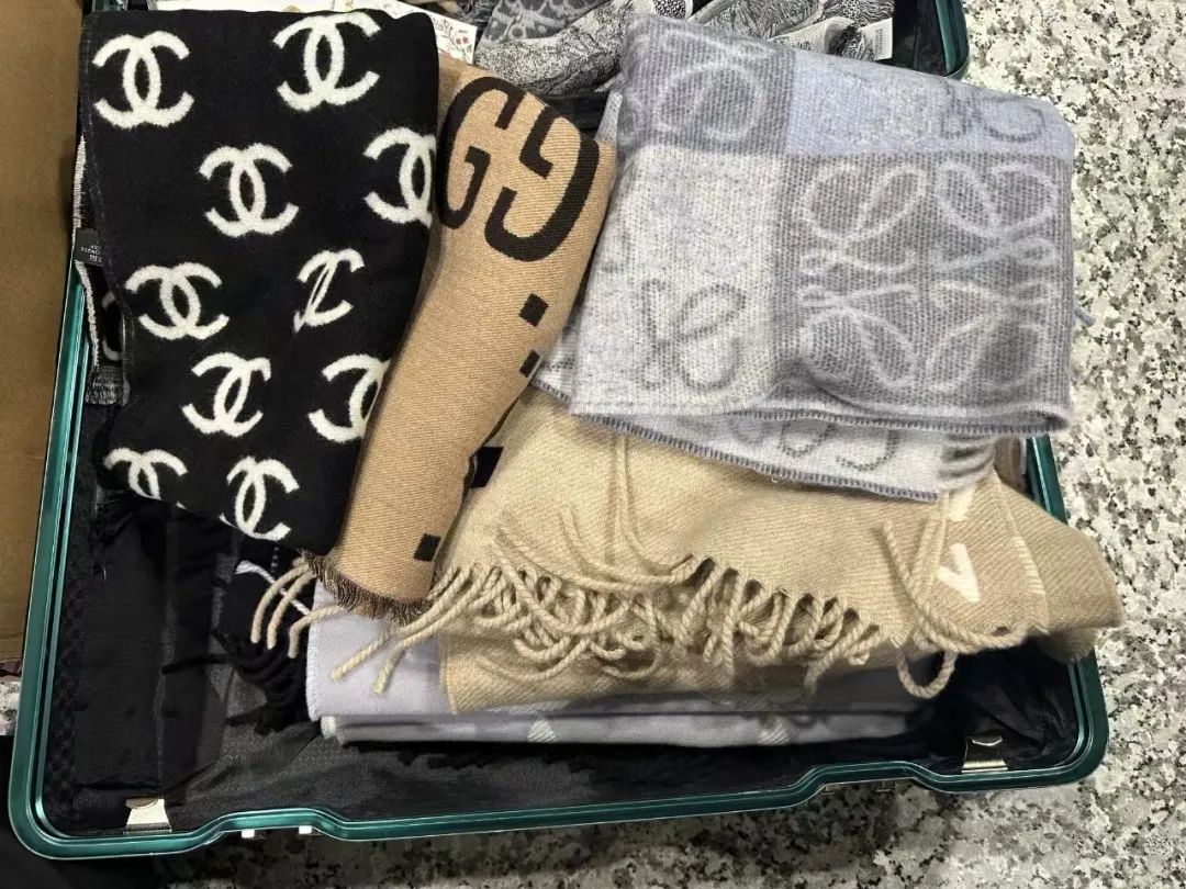 海关查获20余万元奢侈品，还发现了一张古怪的符…