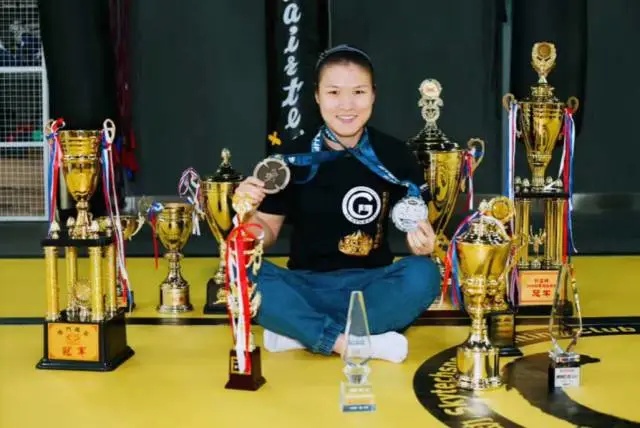 年度最佳！祝贺张伟丽！