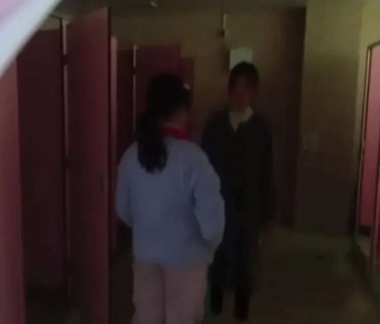 孩子送进学校却不见了?老师家长都在找…… 孩子送进学校却不见了?老师家长都在找……