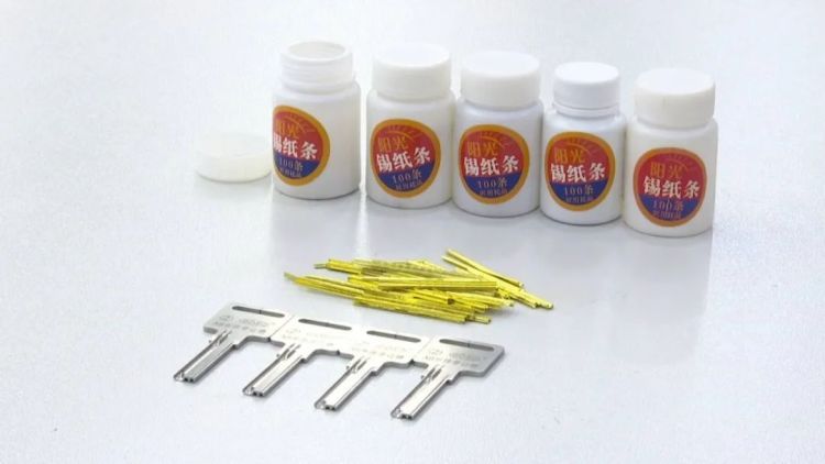 呼和浩特三名年轻男女深夜潜入地库“搬走”万元茅台酒，警方调查开锁工具不一般……