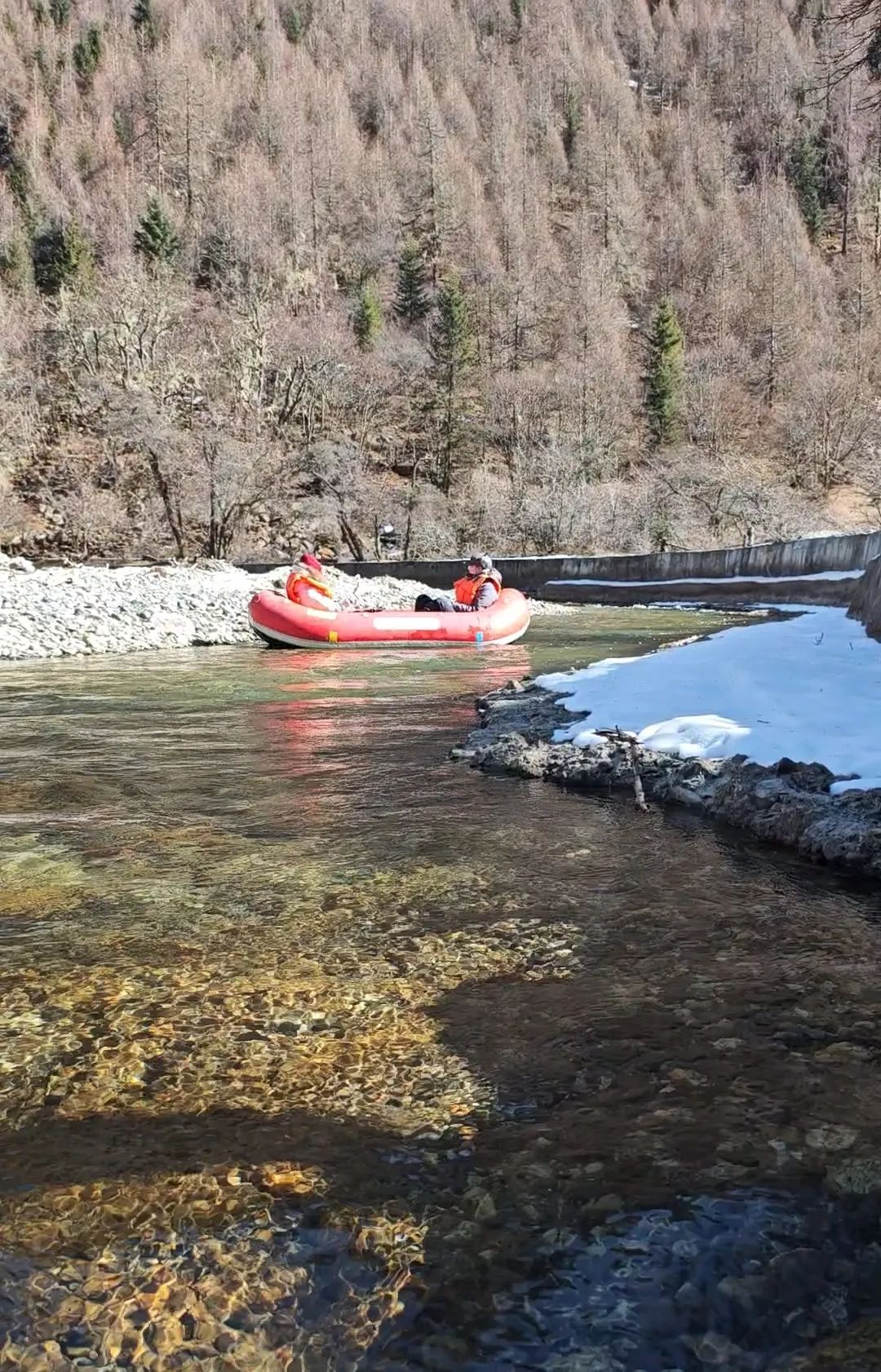 我们又出发了！目的地：雪山下漂流→