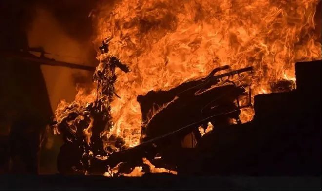 凌晨突发，北京一室内起火致1死4伤，又是因为……