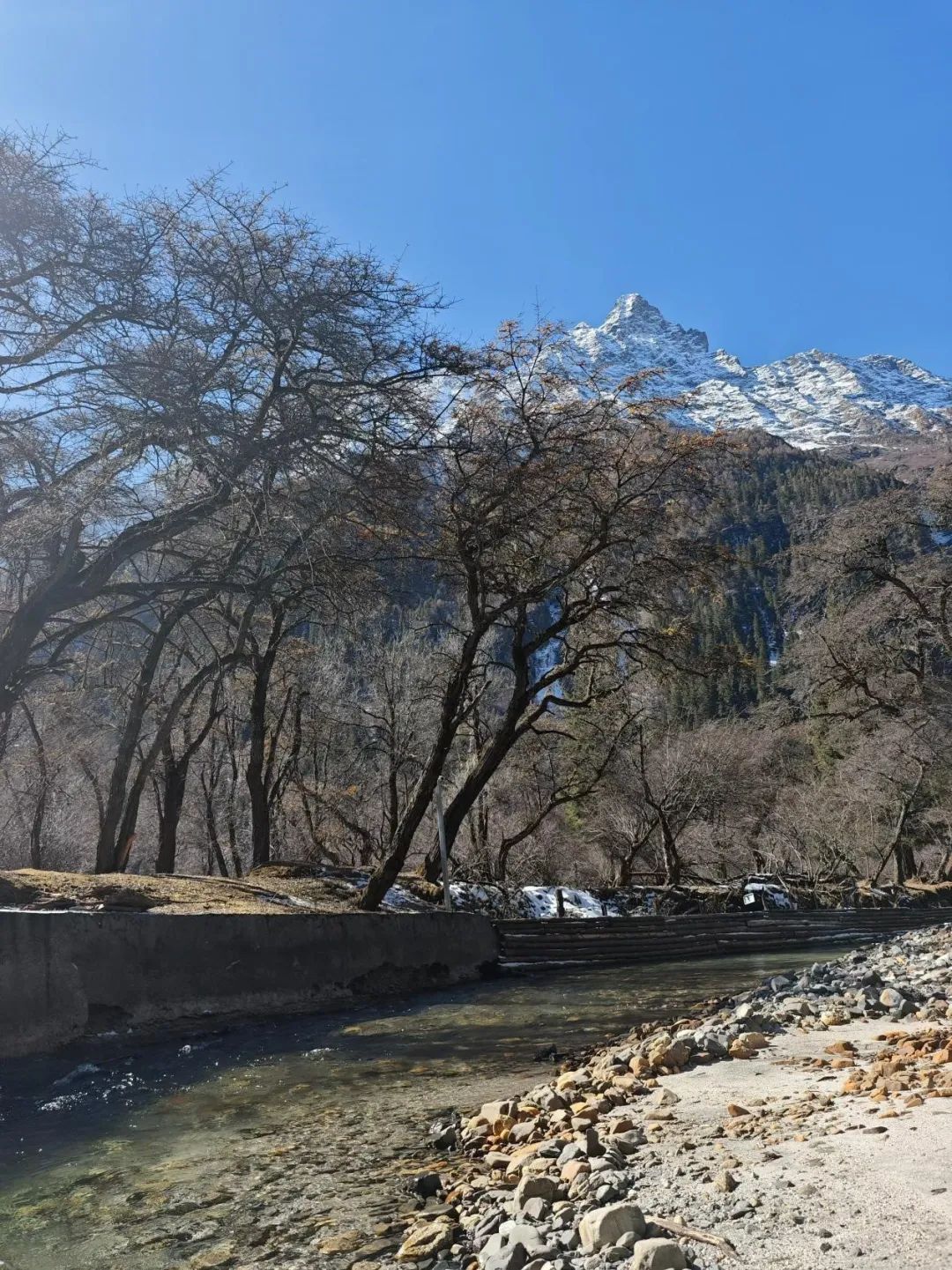 我们又出发了！目的地：雪山下漂流→