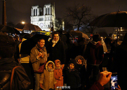法国举行仪式庆祝巴黎圣母院重新开放