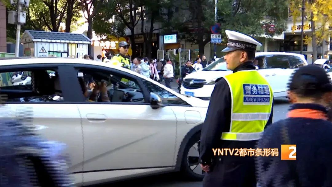 太火了！昆明这条冬日限定网红大街上线！网友：一百米走了40分钟！