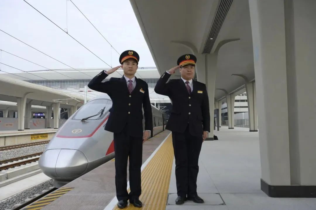 时速350公里！荆荆高铁今日开通！