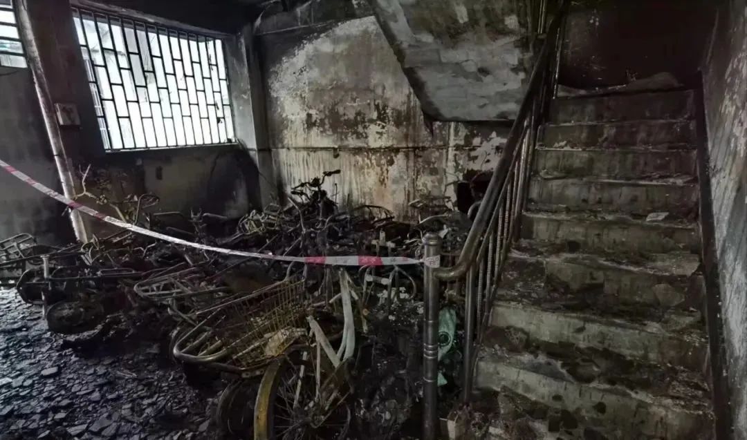 凌晨突发，北京一室内起火致1死4伤，又是因为……