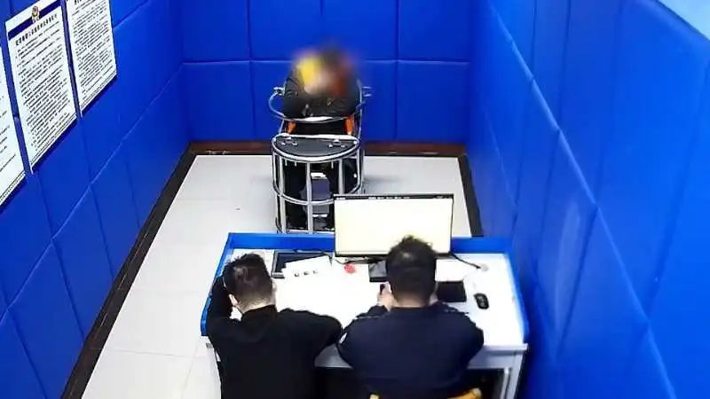 存在巨大安全隐患！男子为赚一笔竟非法售卖，家里囤了300多箱……上海警方出手