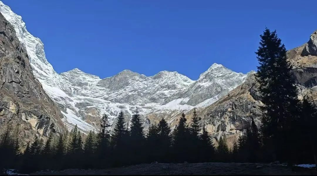 我们又出发了！目的地：雪山下漂流→