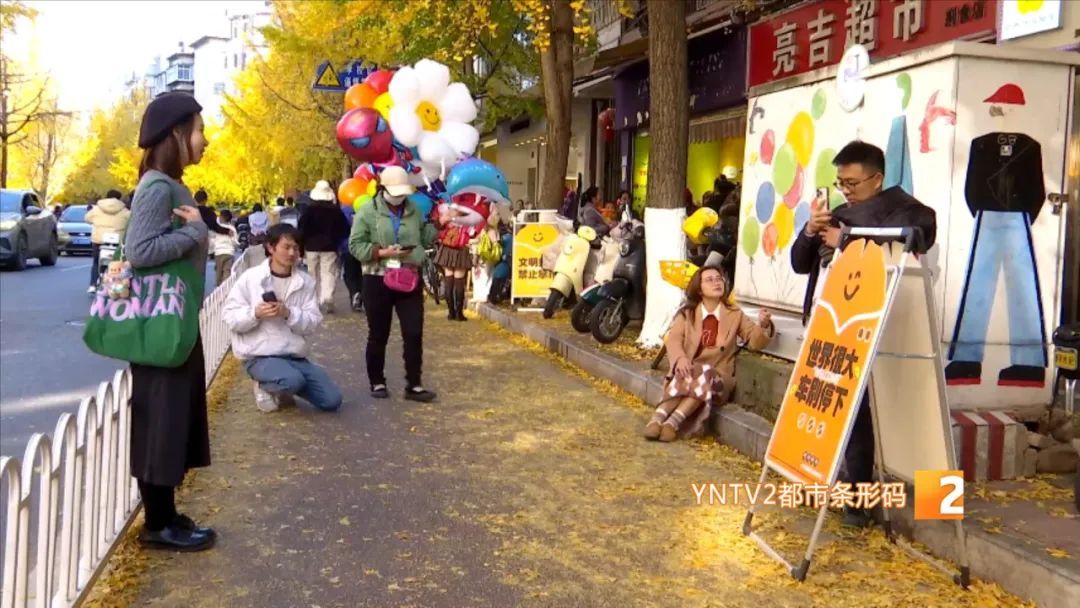 太火了！昆明这条冬日限定网红大街上线！网友：一百米走了40分钟！