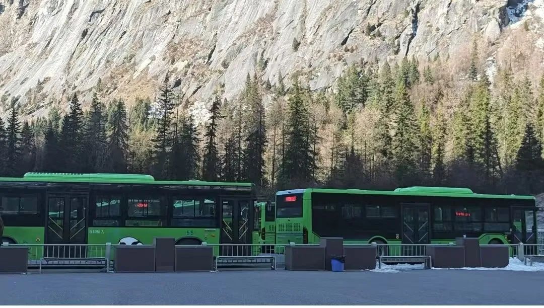 我们又出发了！目的地：雪山下漂流→