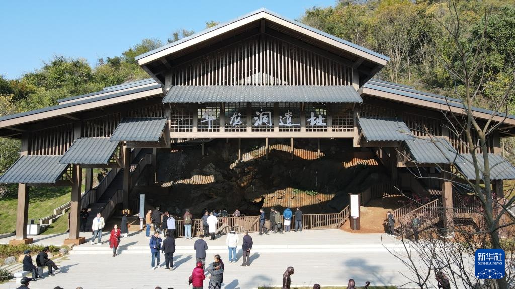 新华全媒+丨中国科学家在华龙洞遗址发现东亚地区向智人演化的最早古人类 新华全媒+丨中国科学家在华龙洞遗址发现东亚地区向智人演化的最早古人类