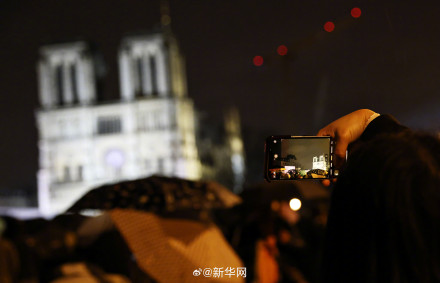法国举行仪式庆祝巴黎圣母院重新开放