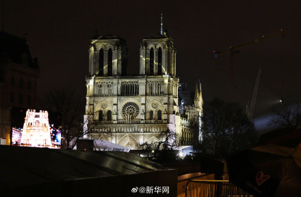 法国举行仪式庆祝巴黎圣母院重新开放