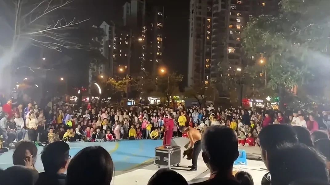 “残疾人表演杂技”不要去！多个小区出现 已有人中招