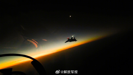 星夜出击，战机接续升空！