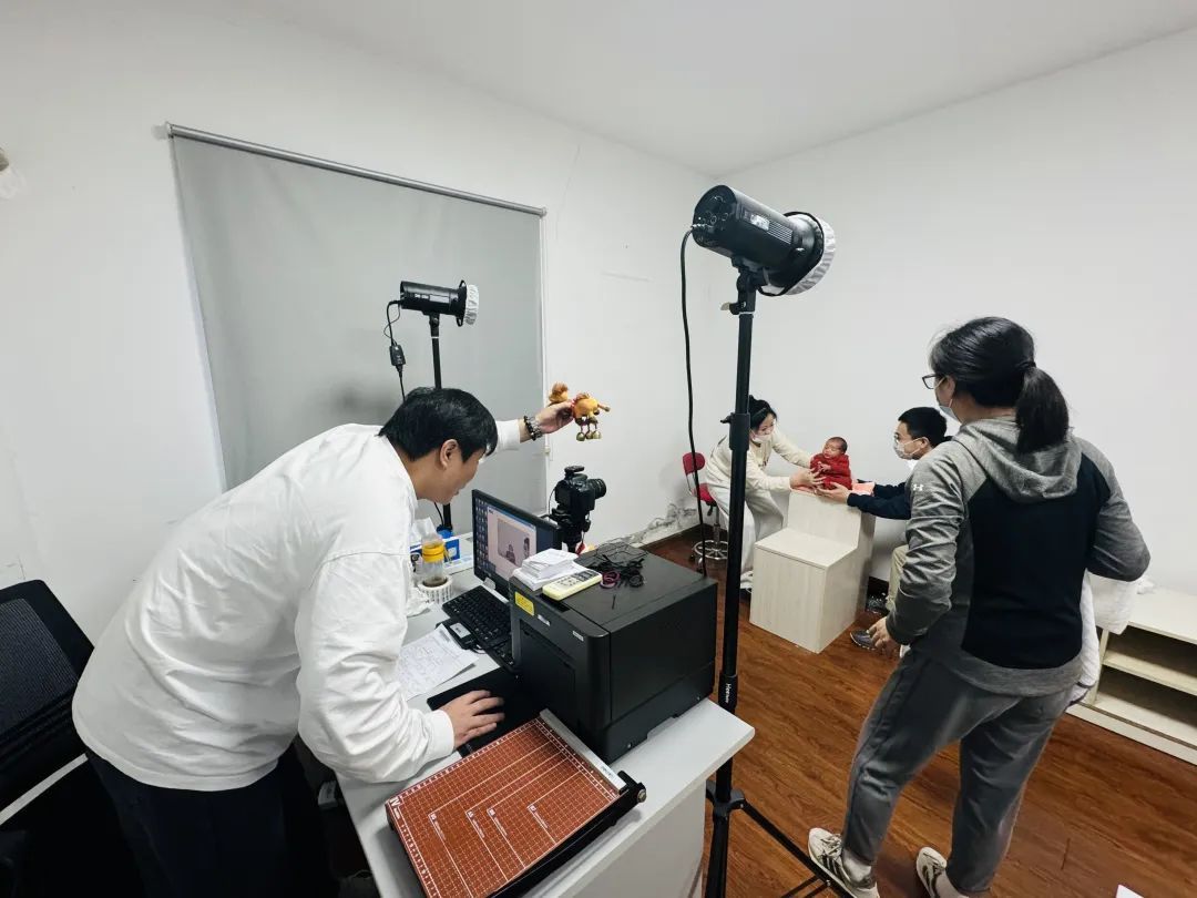 他拍的证件照片,怎么这么好看! 他拍的证件照片,怎么这么好看!