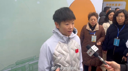 孙颖莎和成都小孩姐PK乒乓球