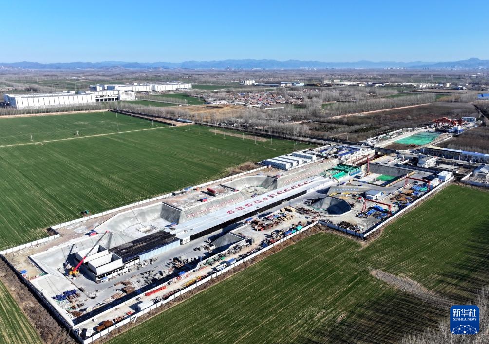 北京轨道交通22号线河北段高楼站主体结构封顶