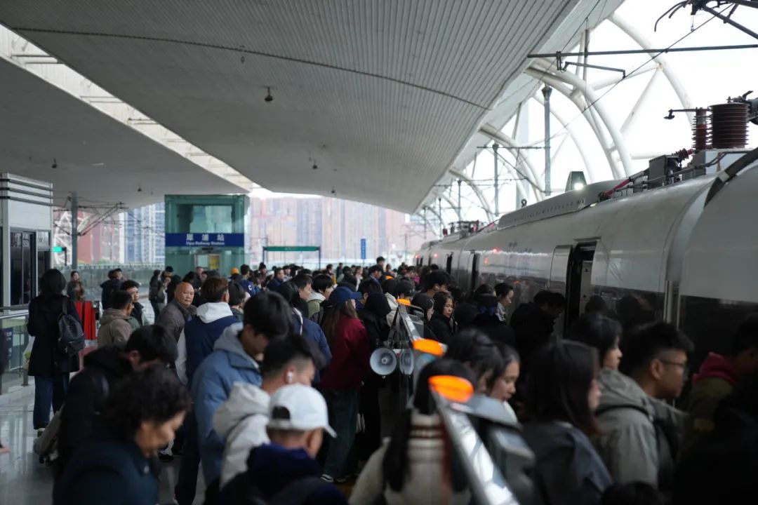 今日,成都这条铁路发送旅客破1亿 今日,成都这条铁路发送旅客破1亿