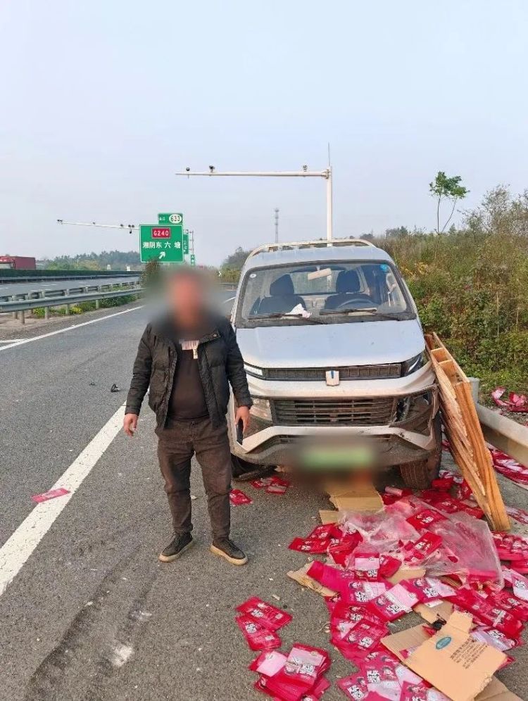 打了个盹，砰！驾驶人吓懵：“我还撞了车？”