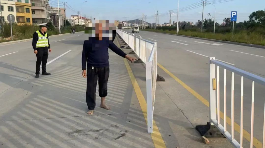 “手撕护栏”神操作!这名老伯摊上事了…… “手撕护栏”神操作!这名老伯摊上事了……